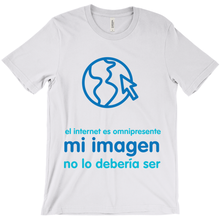 Internet is Ubiquitous Adult T-Shirts (Spanish)