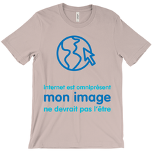 Internet is Ubiquitous Adult T-Shirts (French)
