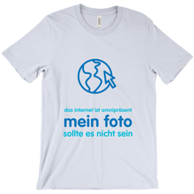 Internet is Ubiquitous Adult T-shirt (German)