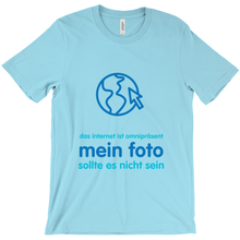 Internet is Ubiquitous Adult T-shirt (German)