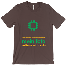 Tech is Ubiquitous Adult T-shirt (German)